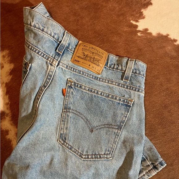 Vintage Orange Tab Levi's shorts 
tagged a size 36 length 9 - Picture 3 of 3